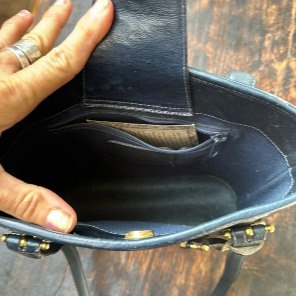 Brighton vtg navy blue leather with gold hardware large bucket back - Picture 7 of 15
